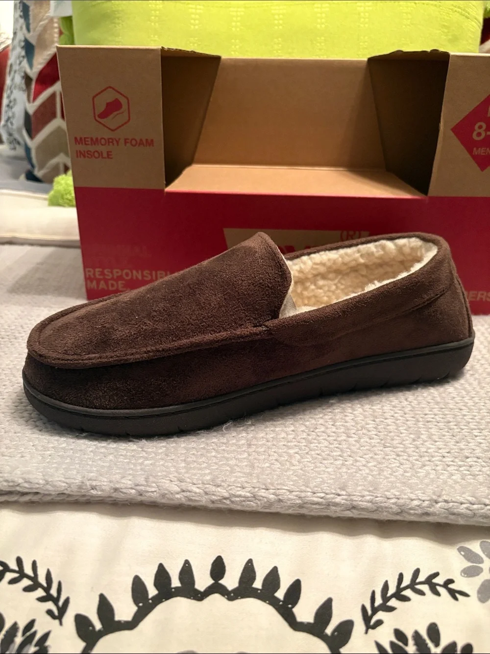 NIB Levi’s Memory Foam Unisex Slippers Size Medium 8-9